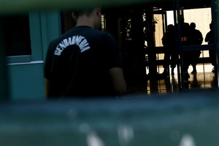 Detienen a tres venezolanos por ataque a gendarme en Chile: Fiscalía los vincula al Tren de Aragua Detienen a tres venezolanos por ataque a gendarme en Chile: Fiscalía los vincula al Tren de Aragua