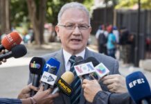 Esposa de Perkins Rocha sobre negativa de Ley de Amnistía contra él: «Hay un ensañamiento particular en su contra» María Constanza Capriani denuncia atropellos contra su esposo Perkins Rocha: "Ni siquiera un médico ha podido verlo"