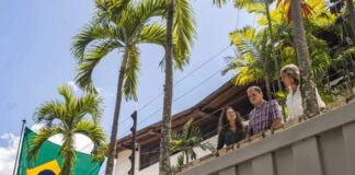 Opositores asilados en la Embajada de Argentina en Caracas cumplen 400 días sin salvoconductos y piden intervención de Lula da Silva y Milei Opositores asilados en la Embajada de Argentina en Caracas cumplen 400 días sin salvoconductos y piden intervención de Lula da Silva y Milei