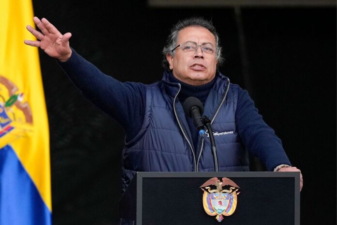 Gustavo Petro «denuncia» alianza entre ‘Chiquito Malo’ y el ELN en Venezuela: “No tienen escapatoria” Gustavo Petro "denuncia" alianza entre ‘Chiquito Malo’ y el ELN en Venezuela: “No tienen escapatoria”