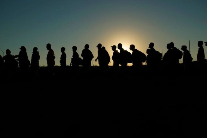 Más del 40% de los venezolanos tiene planes de migrar en menos de seis meses Más del 40% de los venezolanos tiene planes de migrar en menos de seis meses