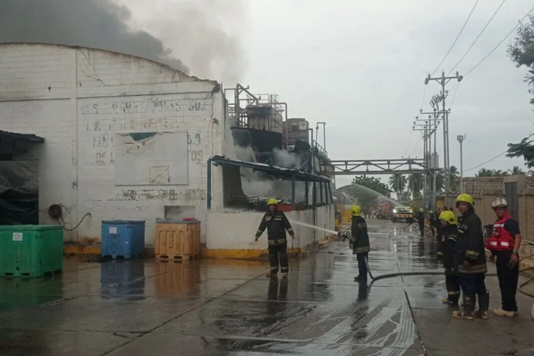 Incendio arrasa galpón del grupo camaronero Lamar en Zulia: otra tragedia tras expropiación por el régimen de Nicolás Maduro