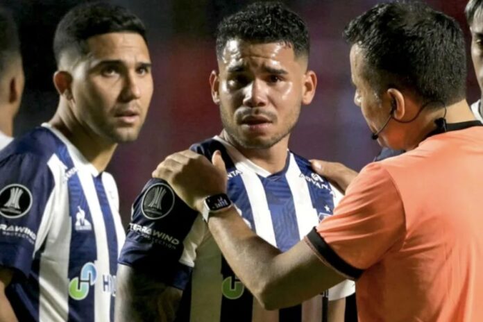 «Venezolano muerto de hambre»: jugador Miguel Navarro recibe insulto xenofóbico en medio de un juego en Brasil "Venezolano muerto de hambre": jugador Miguel Navarro recibe insulto xenofóbico en medio de un juego en Brasil