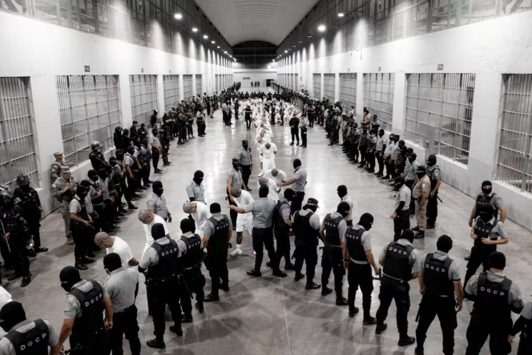 Human Rights Watch asegura que las deportaciones a El Salvador cumplen la definición jurídica de una desaparición forzada
