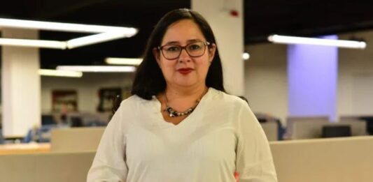 Arrestan a abogada que ayuda a migrantes venezolanos deportados a El Salvador