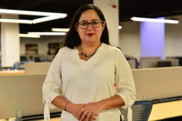Arrestan a abogada que ayuda a migrantes venezolanos deportados a El Salvador Arrestan a abogada que ayuda a migrantes venezolanos deportados a El Salvador