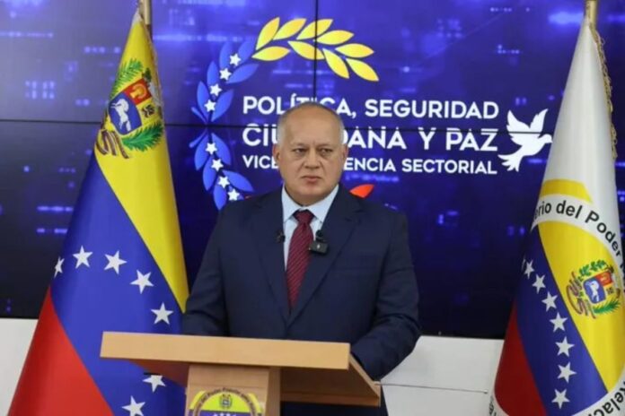 Diosdado Cabello habla de 38 detenidos por supuesto plan conspirativo y ordena suspender vuelos desde Colombia Diosdado Cabello habla de 38 detenidos por supuesto plan conspirativo y ordena suspender vuelos desde Colombia