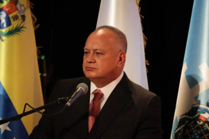 Diosdado Cabello a Clippve y familia de Américo De Grazia: «Aquí ya basta de la habladera de paja» Diosdado Cabello a Clippve y familia de Américo De Grazia: "Aquí ya basta de la habladera de paja"