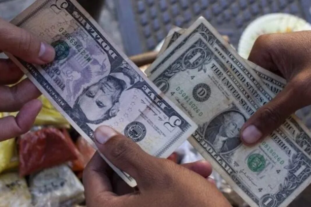 Régimen de Nicolás Maduro informa detención de 20 personas relacionadas con el dólar paralelo
