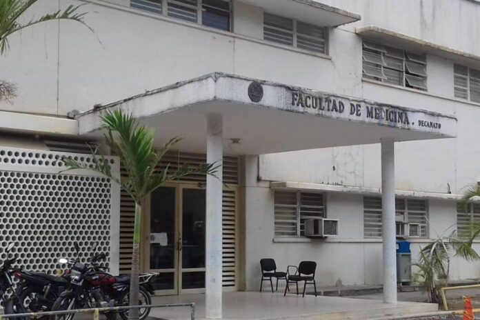 Doctor miembro de la ONG Médicos Unidos sobre ataques del régimen: «Se ha satanizado el ejercicio de la medicina en Venezuela» Doctor miembro de la ONG Médicos Unidos sobre ataques del régimen: "Se ha satanizado el ejercicio de la medicina en Venezuela"