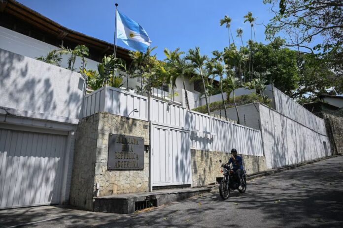Portavoz de Departamento de Estado de EE. UU. sobre dichos de Diosdado Cabello acerca de la operación rescate en Embajada de Argentina: «No nos preocupamos por lo que decidan hablar» Portavoz de Departamento de Estado de EE. UU. sobre dichos de Diosdado Cabello acerca de la operación rescate en Embajada de Argentina: "No nos preocupamos por lo que decidan hablar"