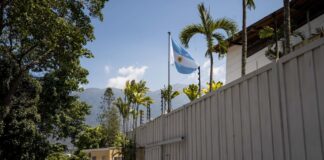 Familiares de presos políticos reaccionan a operación de rescate de opositores de la Embajada de Argentina: «Qué bendición que salieron de lo que estamos viviendo» Familiares de presos políticos reaccionan a operación de rescate de opositores de la Embajada de Argentina: "Qué bendición que salieron de lo que estamos viviendo"