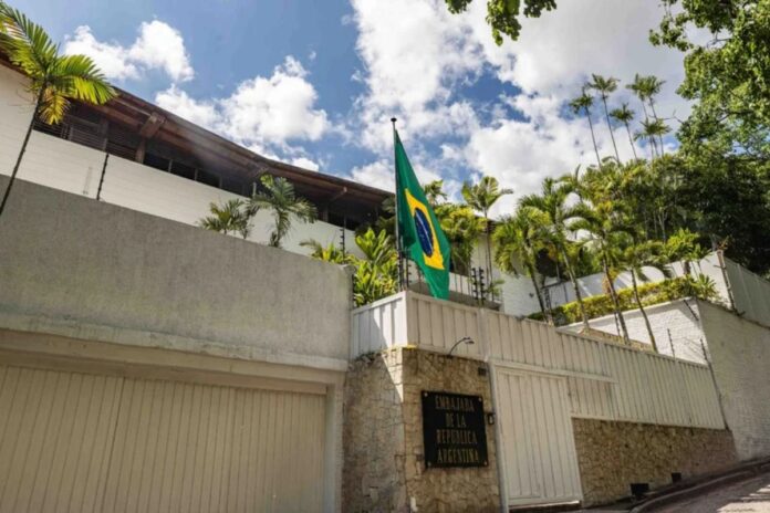 Gobierno de Brasil desmiente aprobación de salvoconductos para refugiados en la Embajada de Argentina en Caracas Gobierno de Brasil desmiente aprobación de salvoconductos para refugiados en la Embajada de Argentina en Caracas