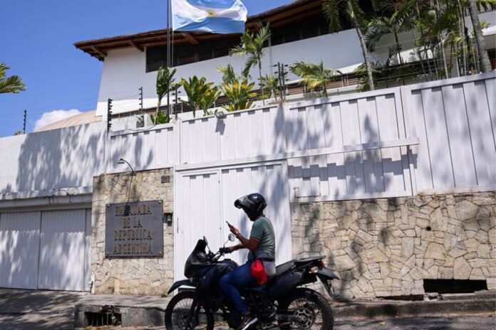 Rescate de opositores en la Embajada de Argentina en Caracas «puede generar una grieta importante en el régimen» Rescate de opositores en la Embajada de Argentina en Caracas "puede generar una grieta importante en el régimen"