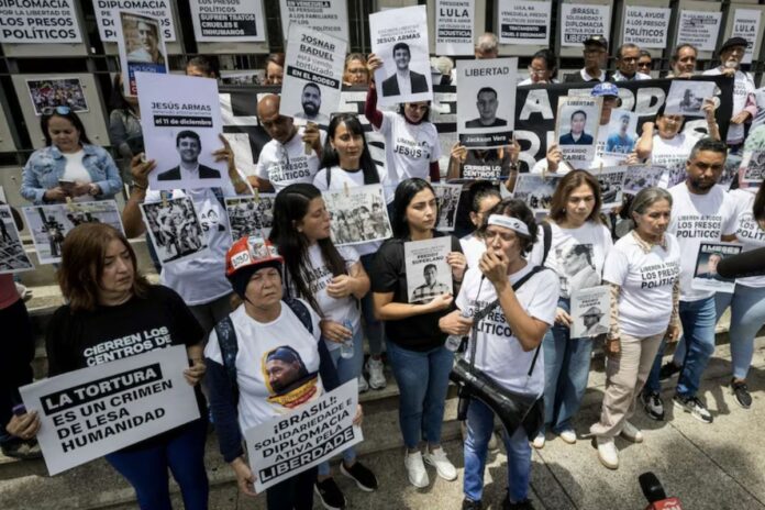 Aumenta la persecución contra dirigentes y activistas luego del rescate de los refugiados en la embajada de Argentina en Caracas Aumenta la persecución contra dirigentes y activistas luego del rescate de los refugiados en la embajada de Argentina en Caracas