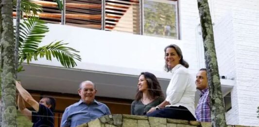 Casi 100 políticos venezolanos se han exiliado durante la era del chavismo y madurismo