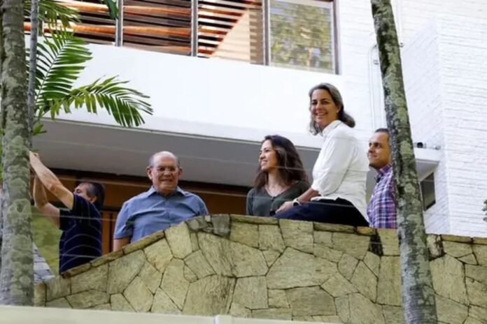 Casi 100 políticos venezolanos se han exiliado durante la era del chavismo y madurismo Casi 100 políticos venezolanos se han exiliado durante la era del chavismo y madurismo