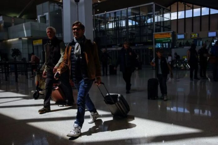 Estados Unidos emite nueva alerta de viaje a Venezuela y sugiere a estadounidenses salir «de inmediato» de ese país Estados Unidos emite nueva alerta de viaje a Venezuela y sugiere a estadounidenses salir "de inmediato" de ese país