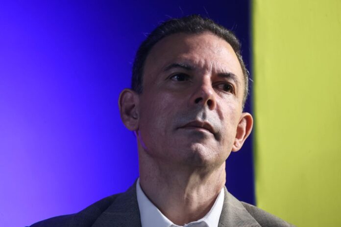 Roberto Enríquez: «Nicolás Maduro escogió la candidatura de Henrique Capriles» Roberto Enríquez: "Nicolás Maduro escogió la candidatura de Henrique Capriles"