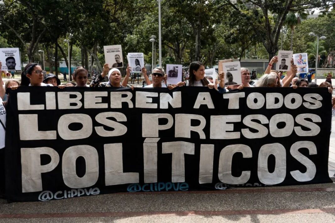 Foro Penal denuncia la existencia de 906 presos políticos en Venezuela y alerta sobre 67 personas desaparecidas