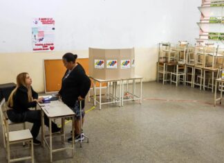 Ciudadanos dudan de los resultados de la farsa electoral Expertos explican que actualización del CNE sobre resultados de la farsa electoral no cuadran