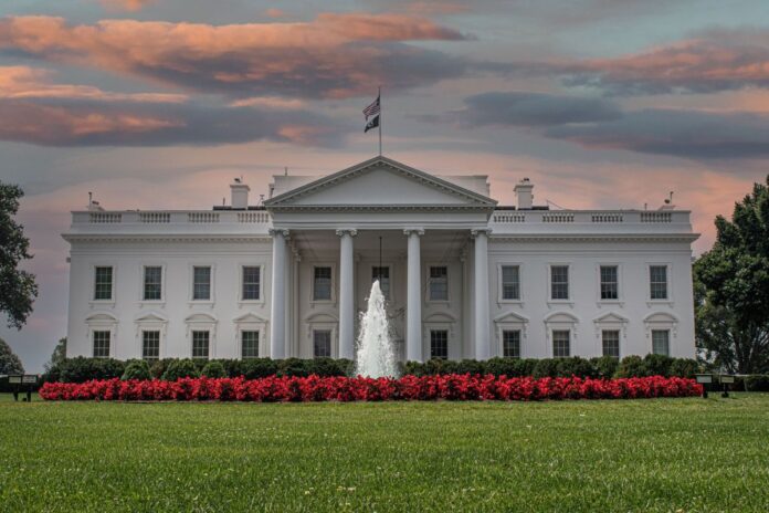 Casa Blanca pide a la Corte Suprema de EE. UU. que le permita expulsar a más de 200 migrantes venezolanos Casa Blanca pide a la Corte Suprema de EE. UU. que le permita expulsar a más de 200 migrantes venezolanos