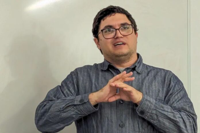 Luis Carlos Díaz sobre extradición de presuntos miembros del Tren de Aragua solicitados por Chile: «Sería muy extraño que Colombia los entregue a Venezuela» Luis Carlos Díaz sobre extradición de presuntos miembros del Tren de Aragua pedidos por Chile: "Sería muy extraño que Colombia los entregue a Venezuela"