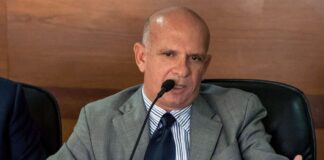 Hugo «El Pollo» Carvajal se declara culpable de narcotráfico, tráfico de armas y drogas Hugo "El Pollo" Carvajal se declara culpable de narcotráfico, tráfico de armas y drogas