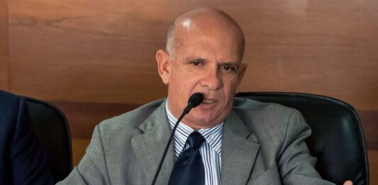Hugo "El Pollo" Carvajal se declara culpable de narcotráfico, tráfico de armas y drogas