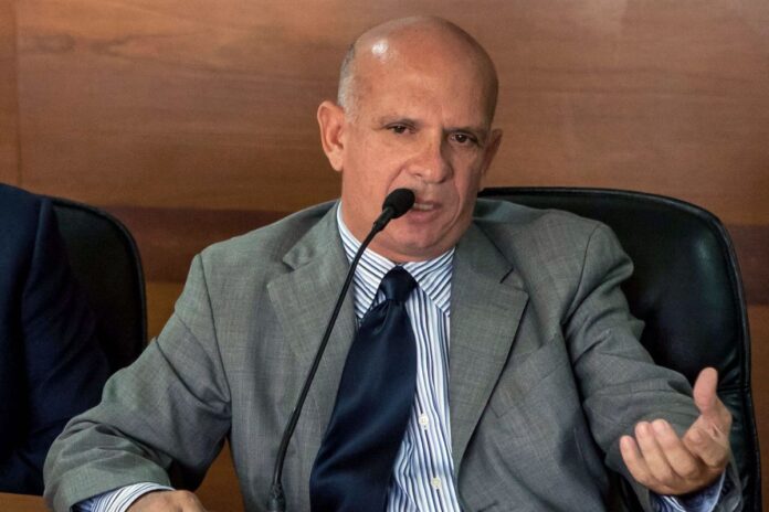 Hugo «El Pollo» Carvajal se declara culpable de narcotráfico, tráfico de armas y drogas Hugo "El Pollo" Carvajal se declara culpable de narcotráfico, tráfico de armas y drogas