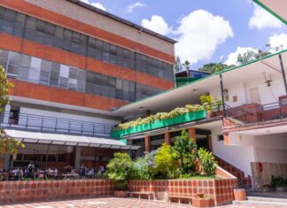 Crisis en colegios privados: Ajustes entre 20 y 40% preocupan a representantes, que temen por más morosidad o deserción Crisis en colegios privados: Ajustes entre 20 y 40% preocupan a representantes, que temen por más morosidad o deserción