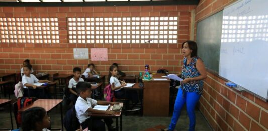 María Corina Machado denunció la situación de los maestros en Venezuela: "Tienen un salario de hambre"