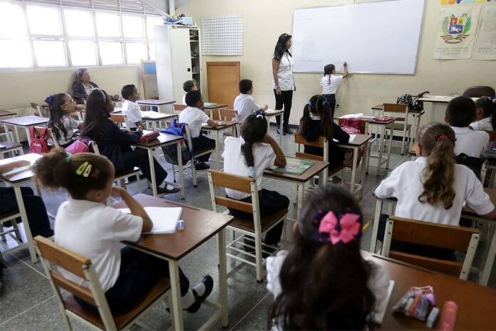 «40% de estudiantes en colegios privados presenta morosidad en pago de mensualidades» "40% de estudiantes en colegios privados presenta morosidad en pago de mensualidades"