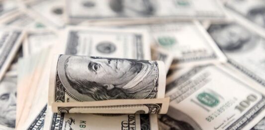 El dólar BCV superó la barrera de los 100 bolívares, pese a la represión del régimen de Nicolás Maduro