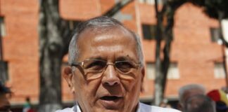 Familiares del exministro de Finanzas, Rodrigo Cabezas, denuncian que fue detenido por el Sebin Familiares del exministro de Finanzas, Rodrigo Cabezas, denuncian que fue detenido por el Sebin