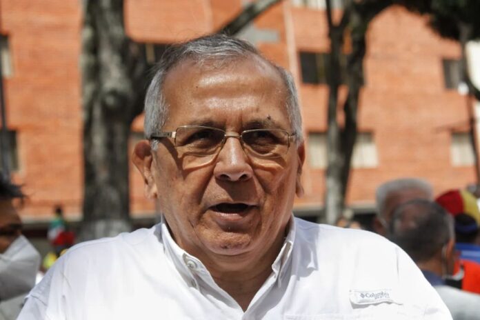 Familiares del exministro de Finanzas, Rodrigo Cabezas, denuncian que fue detenido por el Sebin Familiares del exministro de Finanzas, Rodrigo Cabezas, denuncian que fue detenido por el Sebin