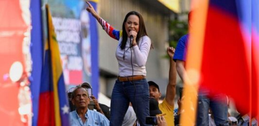 María Corina Machado asegura que Nicolás Maduro "está contra las cuerdas"