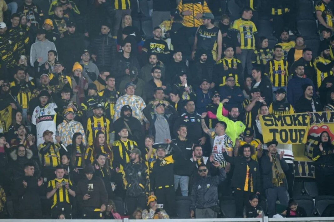 Liberan a 24 y dejan detenidos a cinco hinchas del Deportivo Táchira en Caracas tras arresto el sábado #14Jun