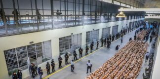 El Salvador niega permiso a familiares para visitar a venezolanos detenidos en el Cecot El Salvador niega permiso a familiares para visitar a venezolanos detenidos en el Cecot
