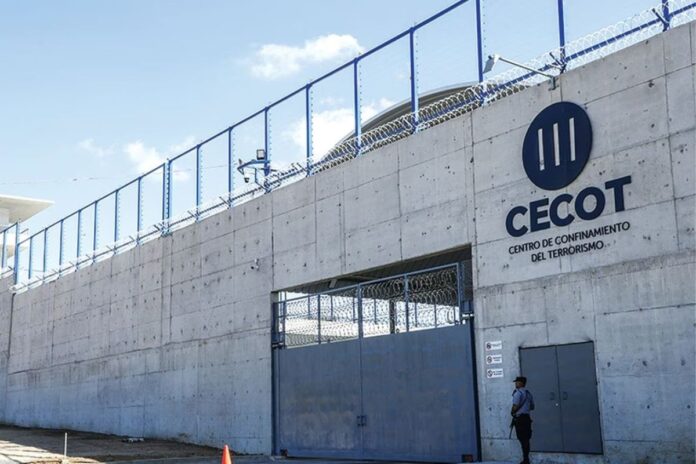 Familiar de venezolano deportado a El Salvador tras su visita al país centroamericano: «No se dio la visita, pero regresé con mucha fe» Familiar de venezolano deportado a El Salvador tras su visita al país centroamericano: "No se dio la visita, pero regresé con mucha fe"