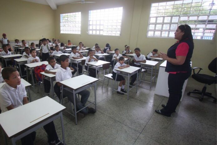 Fordisi denuncia suspensión arbitraria de salarios a más de 40 mil docentes en Venezuela Fordisi denuncia suspensión arbitraria de salarios a más de 40 mil docentes en Venezuela