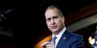 Congresista Mario Díaz-Balart advierte que Gregory Sanabria corre un grave peligro si es deportado a Venezuela Congresista Mario Díaz-Balart advierte que Gregory Sanabria corre un grave peligro si es deportado a Venezuela