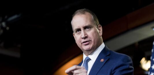 Congresista Mario Díaz-Balart advierte que Gregory Sanabria corre un grave peligro si es deportado a Venezuela