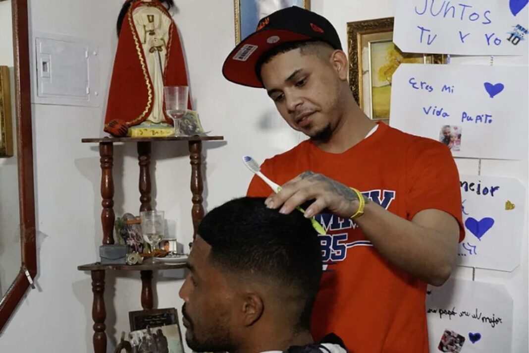 Venezolano quiere demandar a EE. UU. por deportarlo a El Salvador: Pide 1 millón de dólares