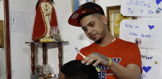 Venezolano quiere demandar a EE. UU. por deportarlo a El Salvador: Pide 1 millón de dólares