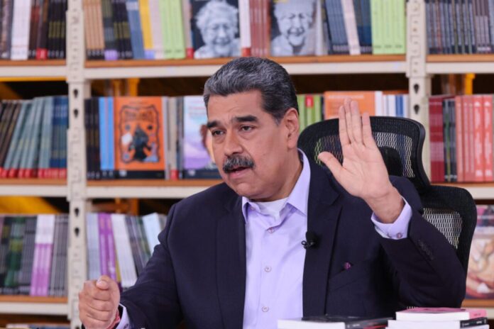 Nicolás Maduro «augura» victoria en municipios opositores de la Gran Caracas: «Ya me veo en la plaza Altamira» Nicolás Maduro "augura" victoria en municipios opositores de la Gran Caracas: "Ya me veo en la plaza Altamira"