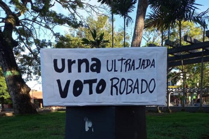 Aparecen cajas con mensajes de protesta en varias partes de Venezuela a un año de la elección del #28jul Aparecen cajas con mensajes de protesta en varias partes de Venezuela a un año de la elección del #28jul