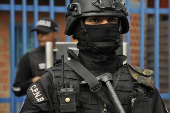 Policías encapuchados allanaron más de 100 casas, robaron y extorsionaron a pobladores de Barinas Policías encapuchados allanaron más de 100 casas, robaron y extorsionaron a pobladores de Barinas