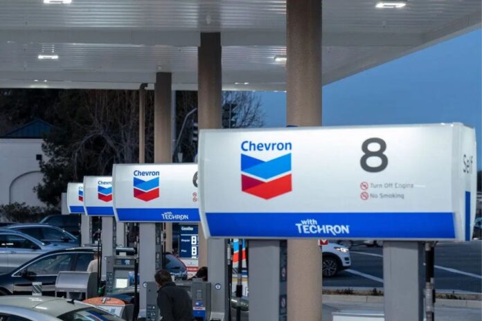 Donald Trump autoriza a Chevron a reanudar la extracción de petróleo en Venezuela, pero sin regalías para el régimen de Nicolás Maduro Donald Trump autoriza a Chevron a reanudar la extracción de petróleo en Venezuela, pero sin regalías para el régimen de Nicolás Maduro