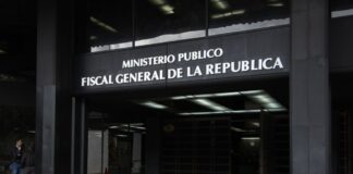 Denuncian mensaje de defensores públicos a familiares de desaparecidos en Venezuela: «Lo siento señora ya no venga porque esto es una dictadura» Denuncian mensaje de defensores públicos a familiares de desaparecidos en Venezuela: "Lo siento señora ya no venga porque esto es una dictadura"